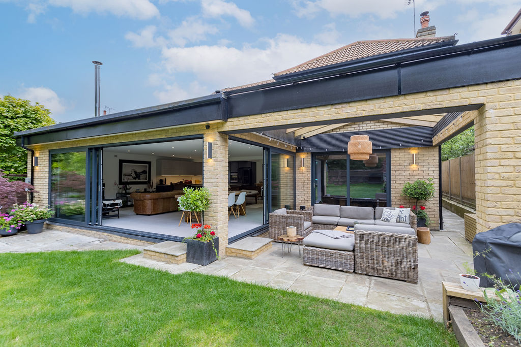 Refurbishment and extension in Weybridge, Surrey. A completed Plan Hub project.